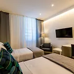 Rooms4U