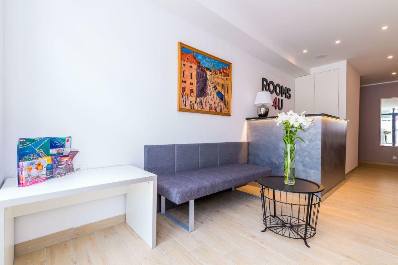 Hotel Rooms4u 4*