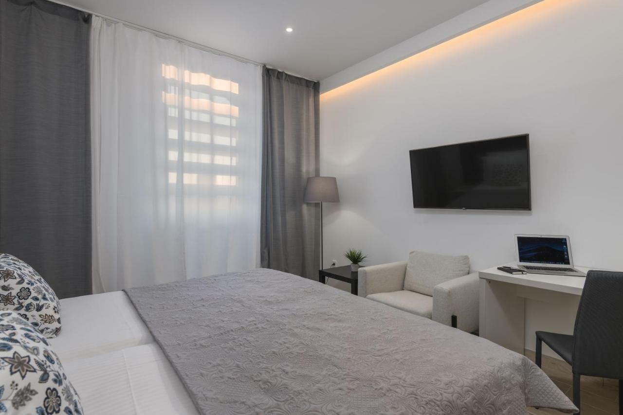 Rooms4u Hotel